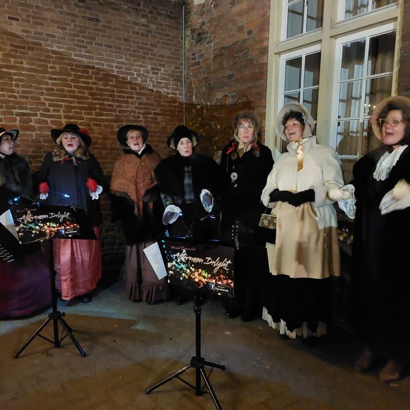 Vele orkesten en koren zullen tijdens de kerstopenstelling te horen zijn en bepalen mede de geweldige sfeer.